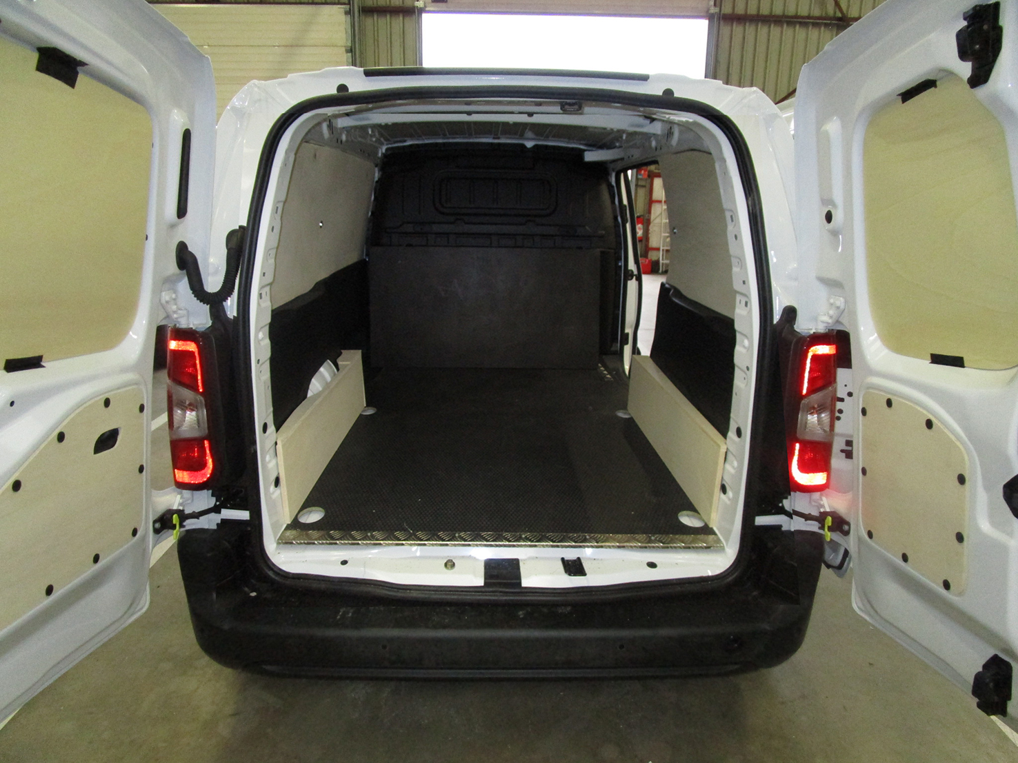 Kit habillage peuplier naturel sans plancher Partner, Berlingo, Combo, Fiorino, Proace city (L1) - AECB501A